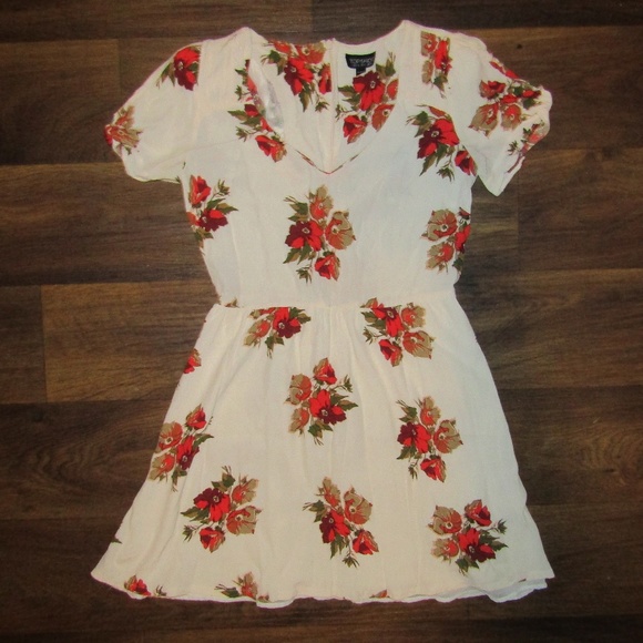 Topshop Dresses & Skirts - Topshop Dress Flowers Cream Size 4 Women